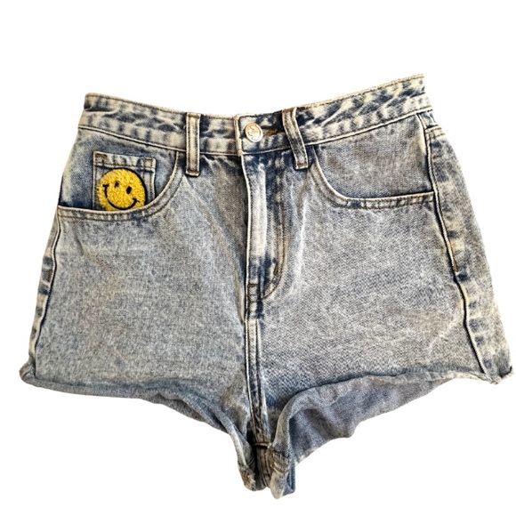 Dressed in LALA - Happy Hour Denim Shorts, gray acid wash - Picture 1 of 2